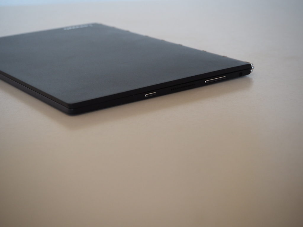 Verschiedene Ansichten des Yoga Book