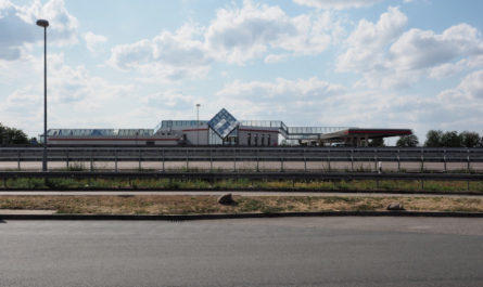 o.T. (aus Gründen der Menschlichkeit)