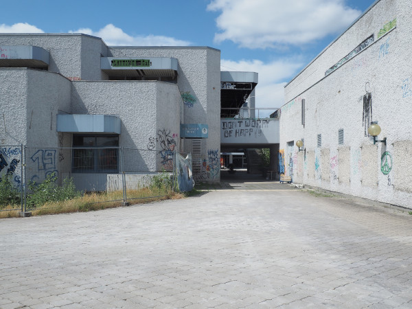 Alles eng, 84489 Burghausen