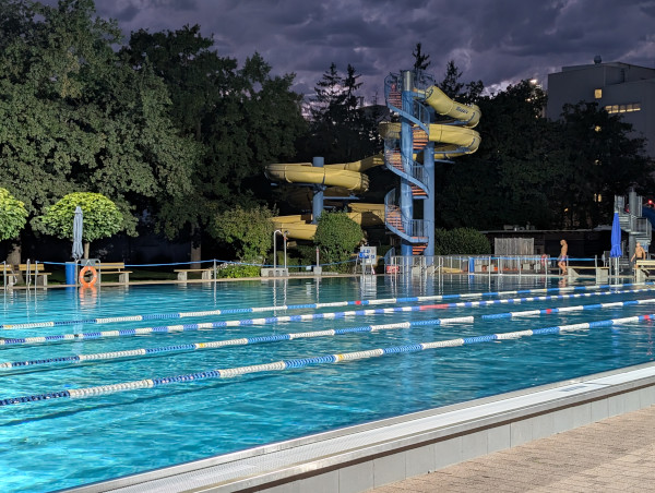 Saisonende, Freibad Burghausen / End of Season