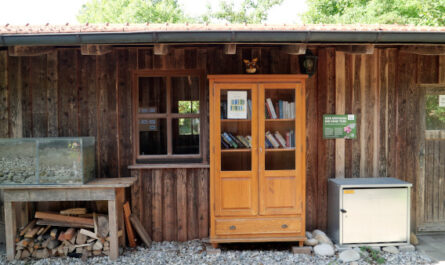 Bücherschrank im Umweltgarten Wiesmühl, 84549